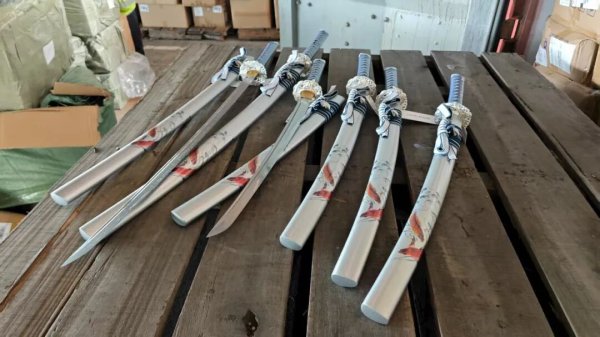 股票配资资讯平台 管制刀具！大鹏海关发现未申报武士刀120把
